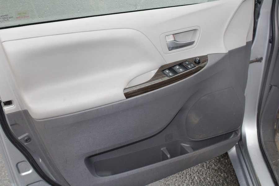 Used 2016 Toyota Sienna XLE FWD image 11