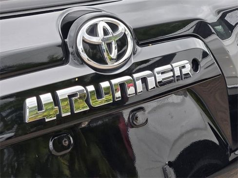 Used 2018 Toyota 4Runner SR5 image 9