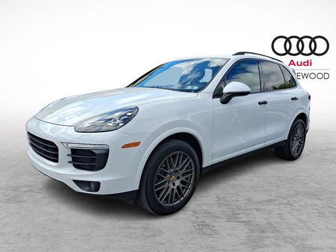 Used 2017 Porsche Cayenne Platinum Edition AWD/4WD image 3