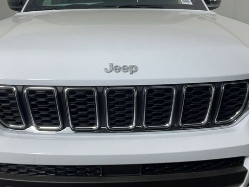 New 2025 Jeep Grand Cherokee L Laredo image 10
