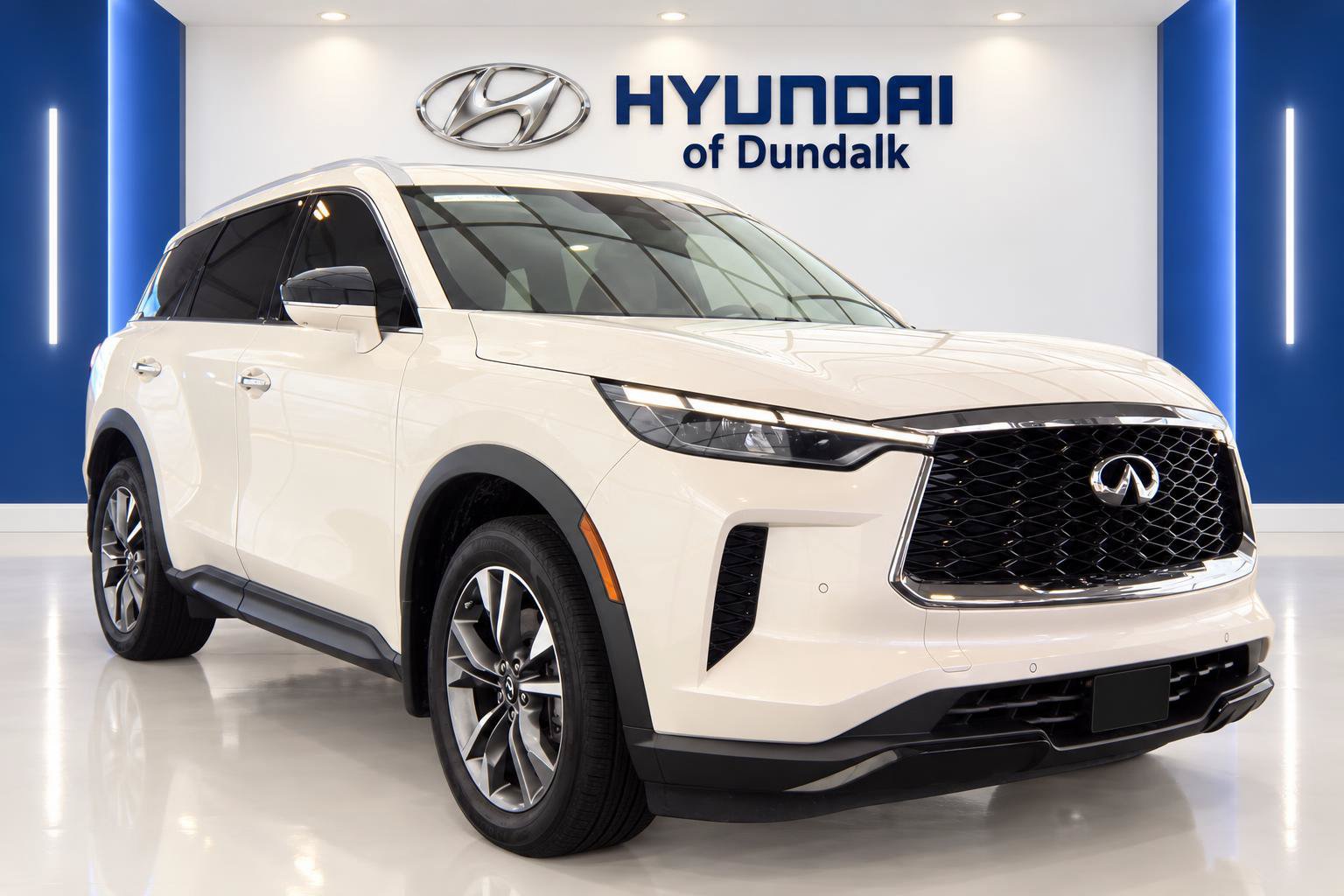 Used 2023 INFINITI QX60 Luxe w/ Cargo Package AWD/4WD image 3