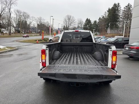 Certified 2022 Ford F350 Lariat w/ Chrome Package image 9