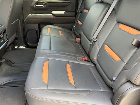 Used 2024 GMC Sierra 1500 AT4 w/ Technology Package AWD/4WD image 15