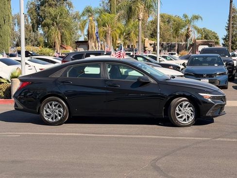 Used 2025 Hyundai Elantra Hybrid FWD image 4
