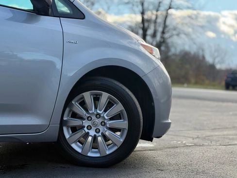 Used 2016 Toyota Sienna Limited image 42