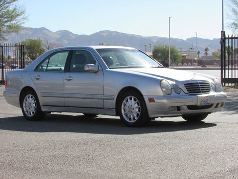 Used 2001 Mercedes-Benz E 320 Sedan image 2