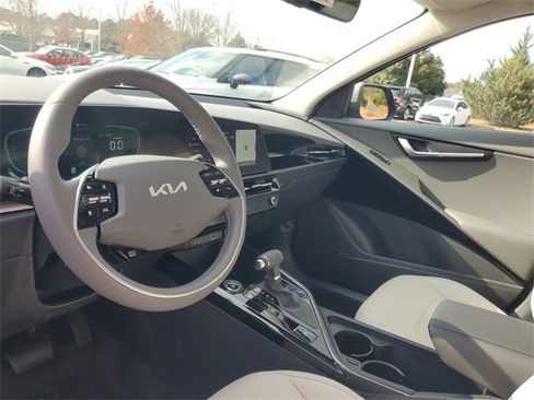 New 2026 Kia Niro EX image 13