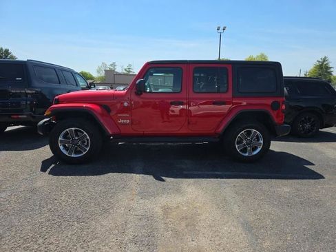 Used 2022 Jeep Wrangler Unlimited Sahara w/ Cold Weather Group image 10