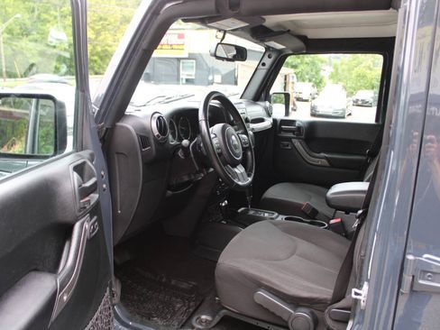 Used 2018 Jeep Wrangler Unlimited Sport S AWD/4WD image 25