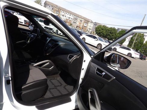 Used 2016 Hyundai Veloster w/ Option Group 03 FWD image 12