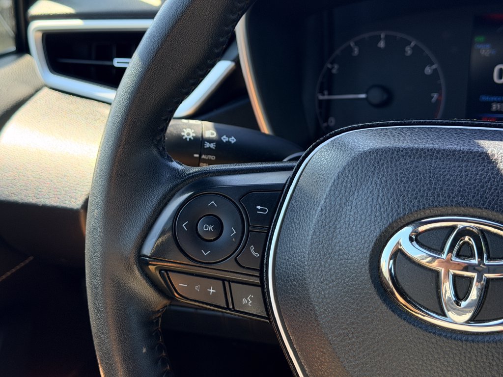 Used 2025 Toyota Corolla SE w/ SE Package FWD image 29