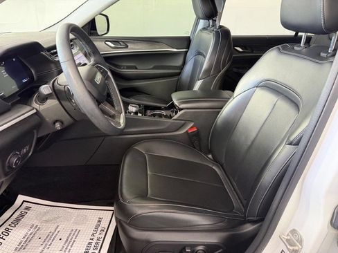 Used 2023 Jeep Grand Cherokee L Limited w/ Luxury Tech Group II AWD/4WD image 19