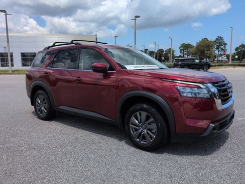 Used 2024 Nissan Pathfinder SV FWD image 3