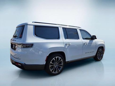 Used 2022 Jeep Grand Wagoneer Series III w/ Rear Seat Video Group 1 AWD/4WD image 4