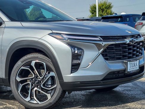 New 2026 Chevrolet Trax RS w/ Sunroof Package image 2