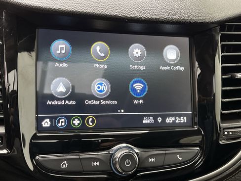 Used 2019 Chevrolet Trax LT w/ Sun & Sound Package AWD/4WD image 18