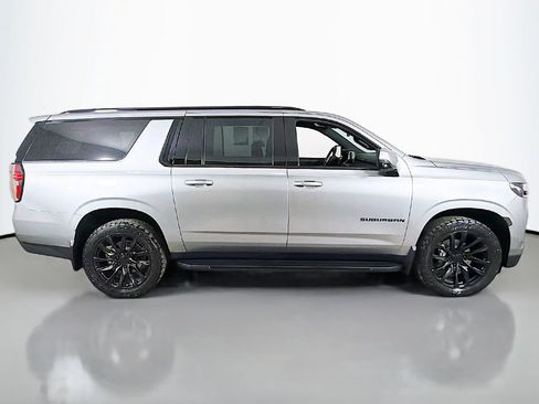 Used 2024 Chevrolet Suburban RST w/ Luxury Package image 18