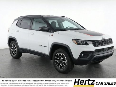 Used 2025 Jeep Compass Trailhawk AWD/4WD image 1