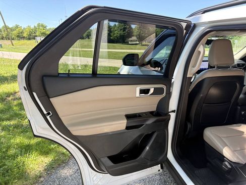 Used 2020 Ford Explorer XLT w/ Equipment Group 202A AWD/4WD image 23