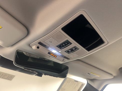 Used 2025 Land Rover Defender 90 S image 18