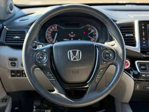 Used 2017 Honda Pilot Touring image 22
