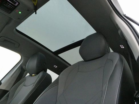 New 2026 Volkswagen Tiguan SE image 15