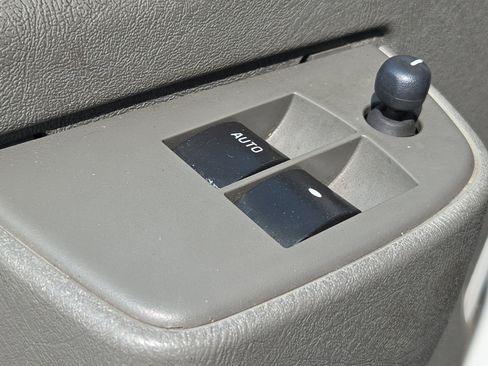 Used 2017 Chevrolet Express 2500 Extended image 7