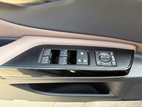 Used 2024 Lexus ES 300h Ultra Luxury w/ Accessory Package (Z2) FWD image 29