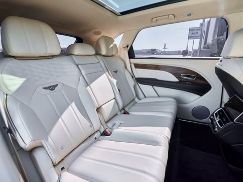 Used 2023 Bentley Bentayga Extended Wheelbase image 42