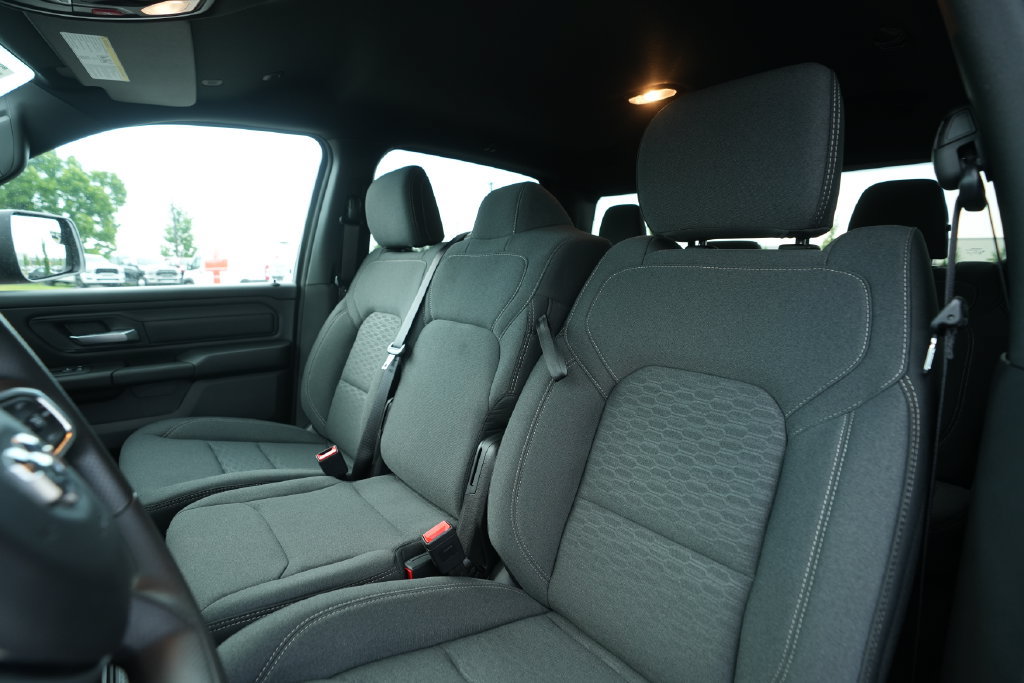 New 2026 RAM 1500 Express AWD/4WD image 38