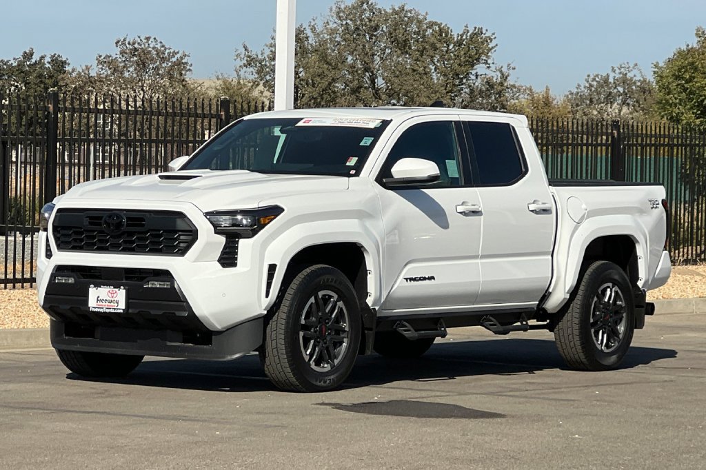 Certified 2026 Toyota Tacoma TRD Sport w/ TRD Sport Upgrade Package AWD/4WD image 10
