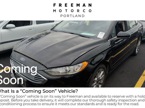 Used 2017 Ford Fusion SE w/ Fusion SE Technology Package FWD image 1