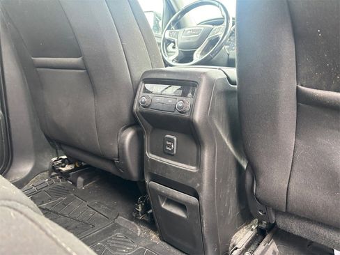 Used 2018 GMC Acadia SLE image 21