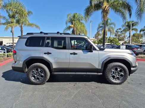 Used 2026 Lexus GX 550 AWD/4WD image 11