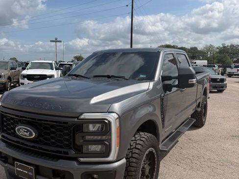 Used 2023 Ford F250 Lariat w/ Sport Appearance Package AWD/4WD image 1