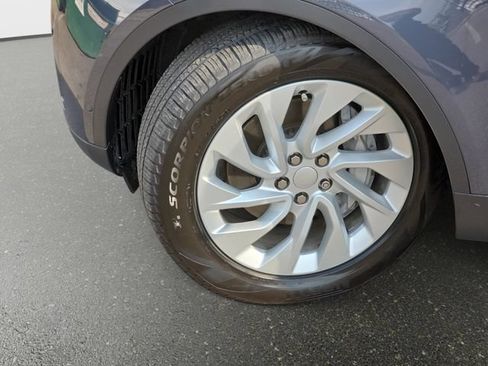 Used 2025 Land Rover Discovery S AWD/4WD image 36