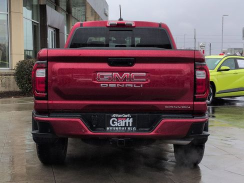 Used 2024 GMC Canyon Denali image 5