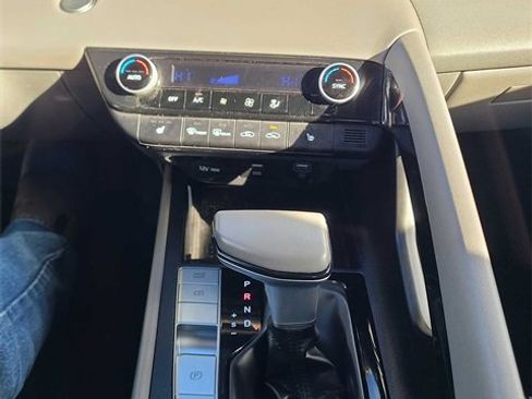 Used 2021 Hyundai Elantra SEL w/ Convenience + Premium Package image 28