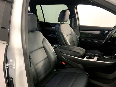 Used 2025 Buick Enclave Preferred FWD image 39