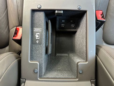 Certified 2023 Porsche Macan AWD/4WD image 35
