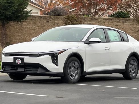 New 2025 Kia K4 LX image 8