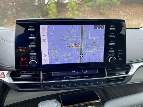 Used 2021 Toyota Sienna Limited image 16