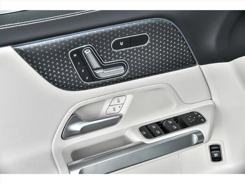 Certified 2025 Mercedes-Benz GLB 250 4MATIC image 11