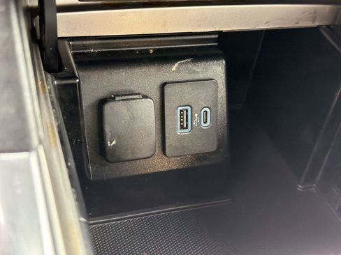Used 2020 Ford Explorer XLT w/ Equipment Group 202A RWD image 36