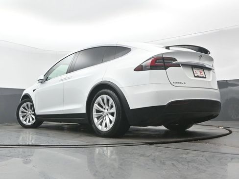 Used 2018 Tesla Model X 75D image 28
