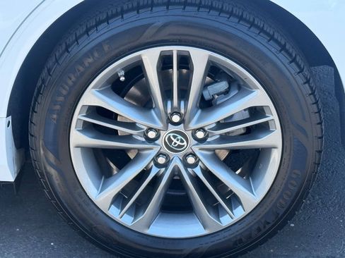 Used 2015 Toyota Camry SE FWD image 12