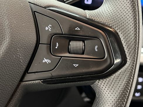 Used 2025 Chevrolet Trax LT image 39