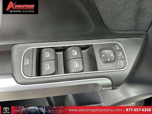 Used 2022 Mercedes-Benz GLB 35 AMG 4MATIC image 21