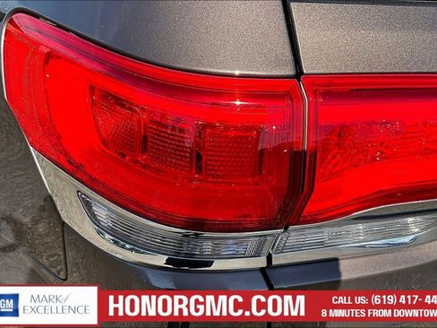 Used 2017 Jeep Grand Cherokee Limited image 23