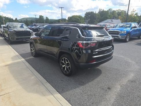 Used 2025 Jeep Compass Limited AWD/4WD image 4